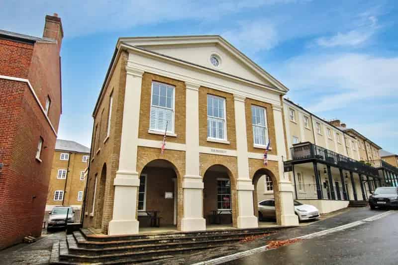 Ground Floor Commercial Unit To Let or For Sale