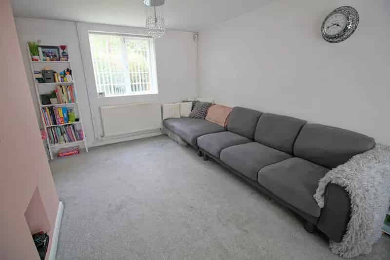 2 Bedroom Semi-Detached House to Rent