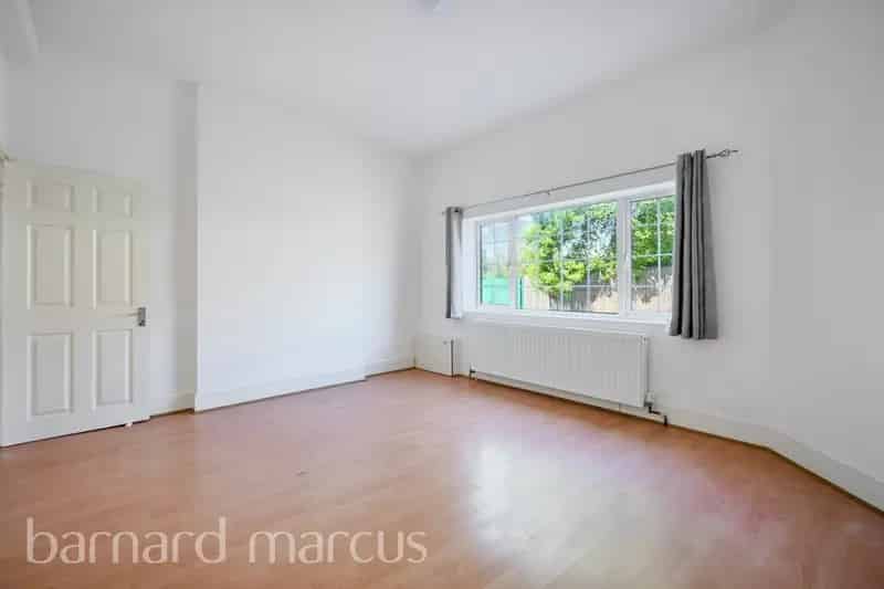 2 Bed Ground Floor Flat Near Tooting Broadway Station