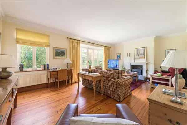 Substantial Detached House with Extensive Gardens and Swimming Pool
