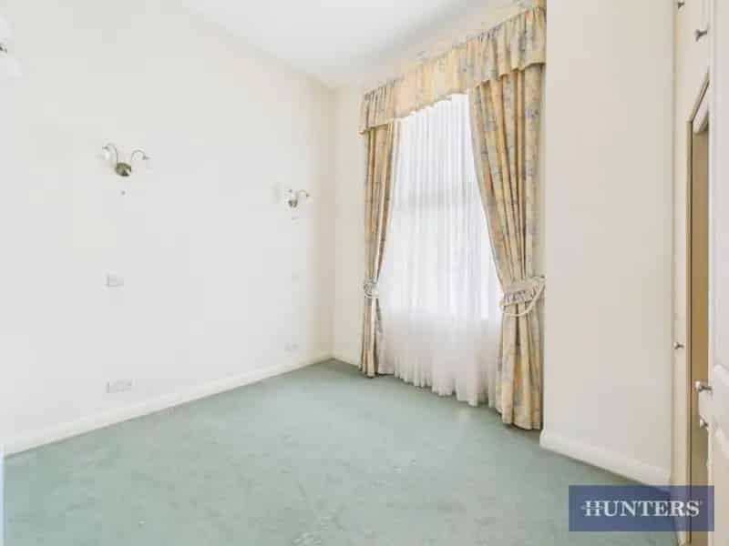 3 Bed Flat for Sale in Filey Royal Crescent Court