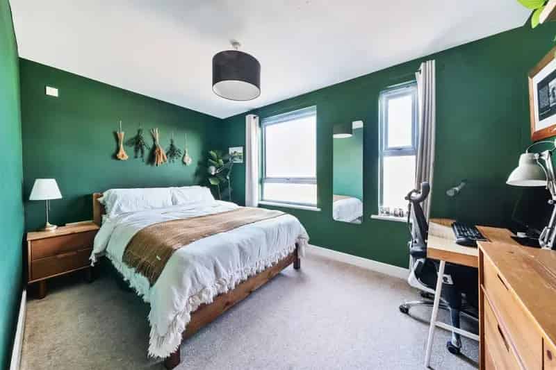 2 Double Bedroom Apartment with London Skyline Views
