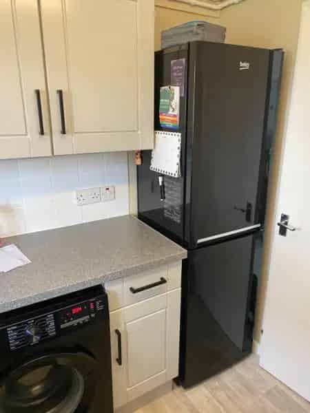 2-Bed House Near Transport Links Shops and Park