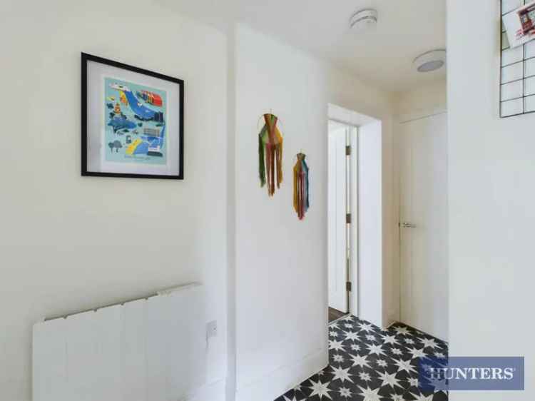 1 Bedroom Garden Flat For Sale - Esplanade Scarborough