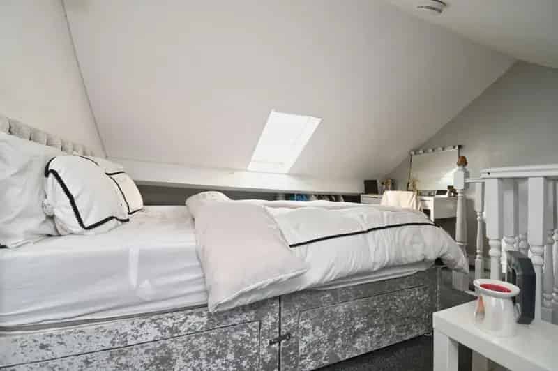 3 Bed End Terrace House For Sale Near Town Centre