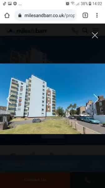 Two Bed Apartment with Balcony Car Park New Kitchen
