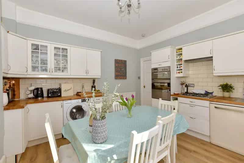 5 Bedroom Victorian Townhouse Near Broadstairs Seafront