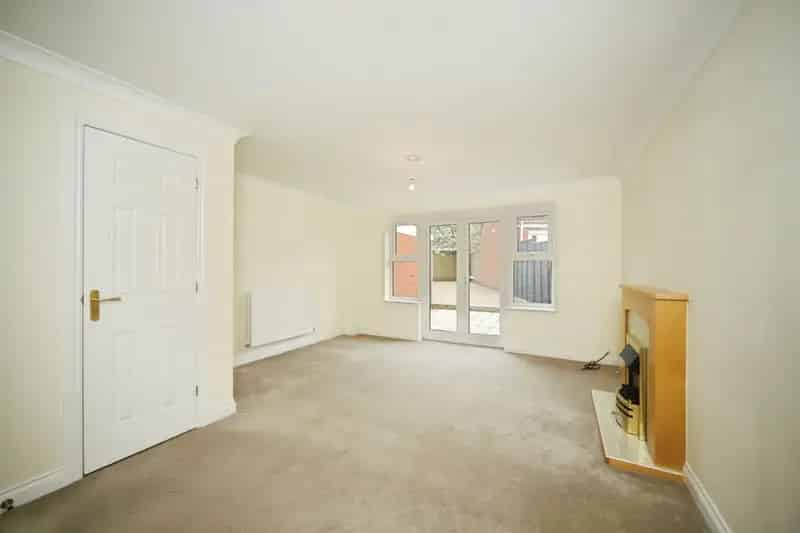 Three Double Bedroom House Bridgwater Ensuite Garden Garage