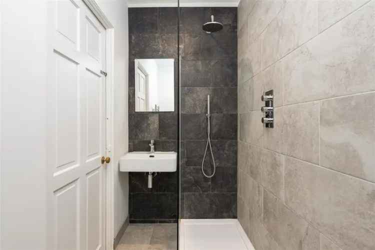 2 Bedroom Garden Flat for Sale in Clifton