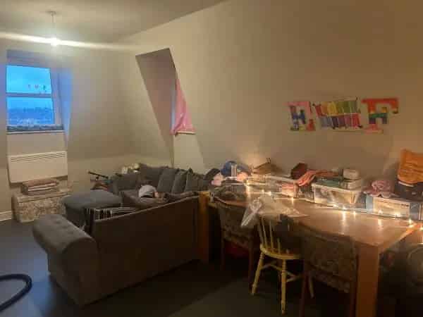 2 Bed Flat near Town Centre 45 mins from London