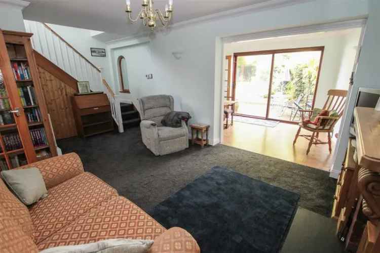 4 Bedroom Semi-Detached House for Sale in Hook End
