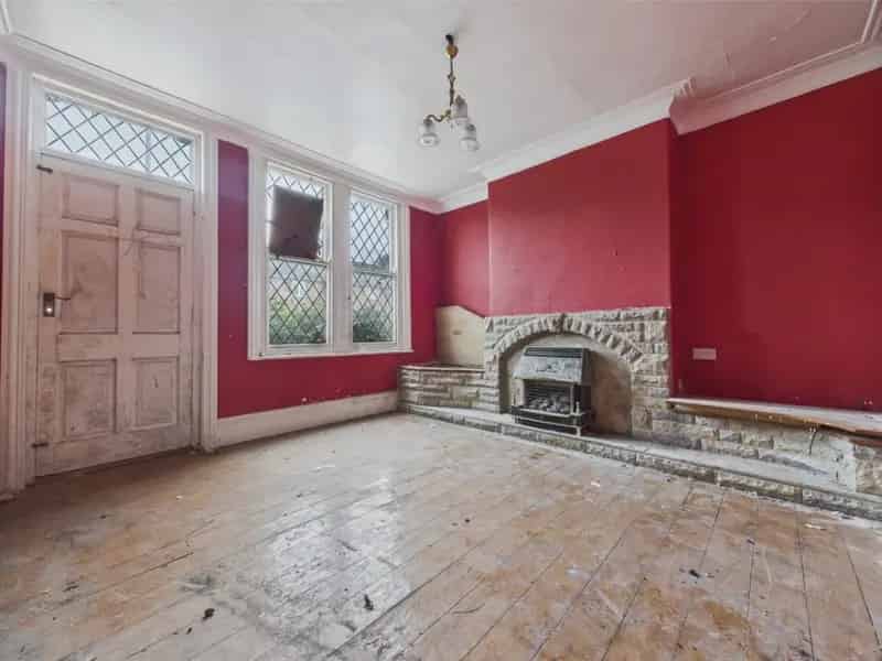 2 Bedroom End Terrace House For Sale