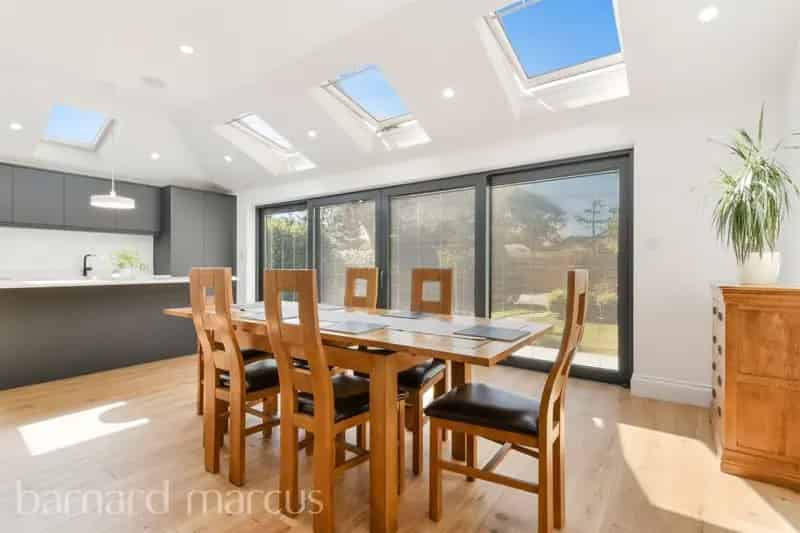 4-Bed Family Home with South-Facing Garden and Open-Plan Kitchen