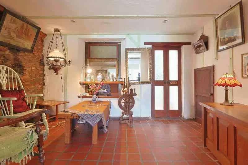 2 bed house for sale