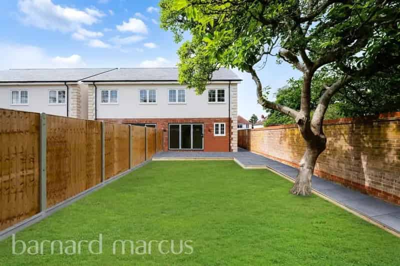 Luxury 4-Bedroom House in Ashtead Surrey