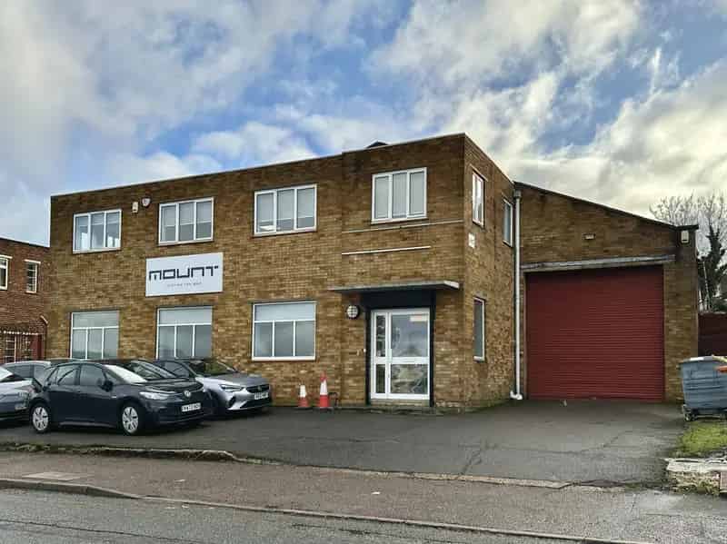 Industrial Unit Cradock Road Luton Dunstable Border