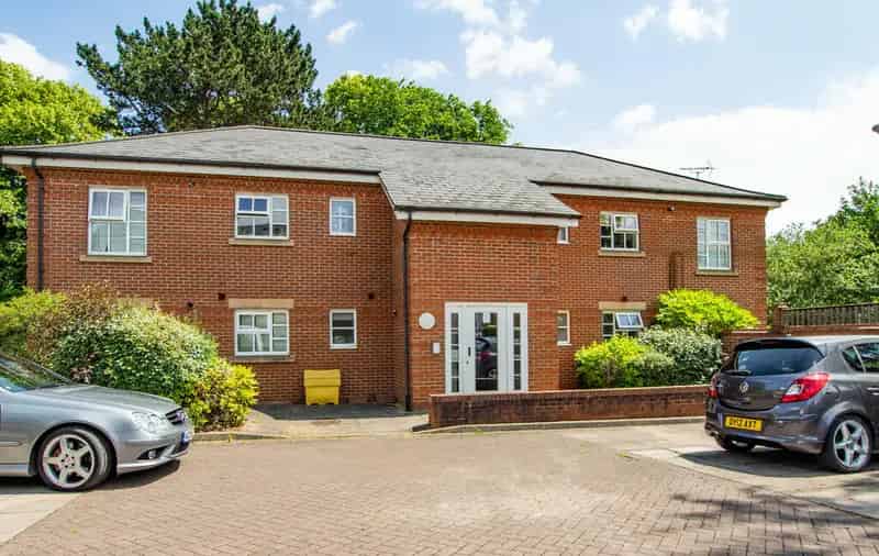 2 Bedroom Furnished Apartment Erdington - Modern Kitchen & En-Suite