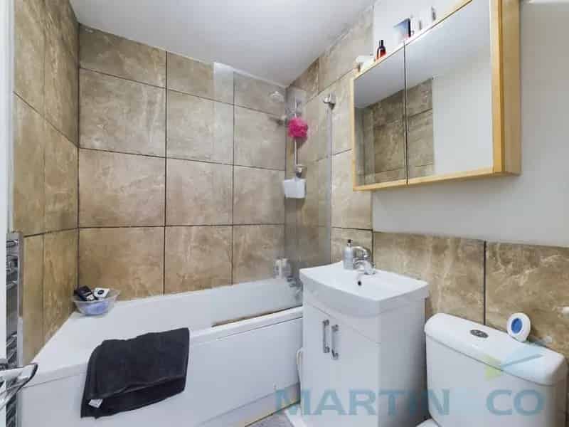 1 Bedroom Flat for Sale Folders Lane
