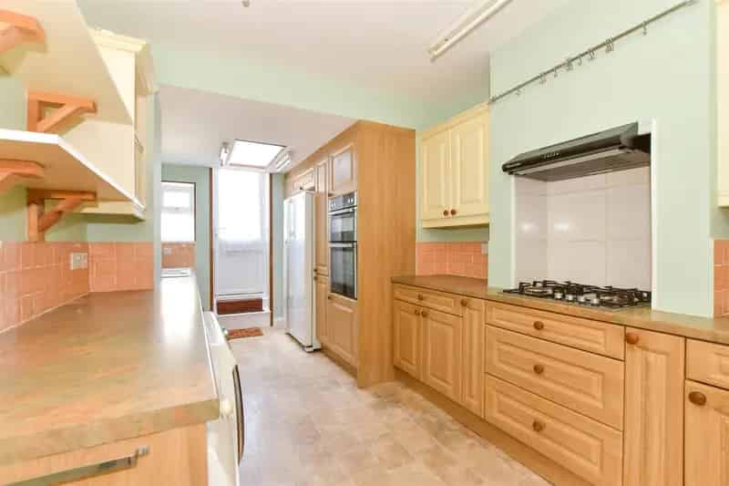 3 Bedroom Semi-Detached House For Sale Near Park And Beach