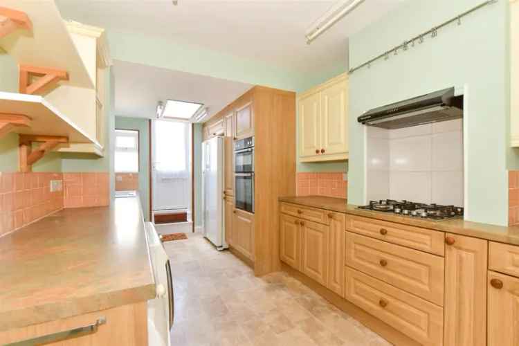 3 Bedroom Semi-Detached House For Sale Near Park And Beach