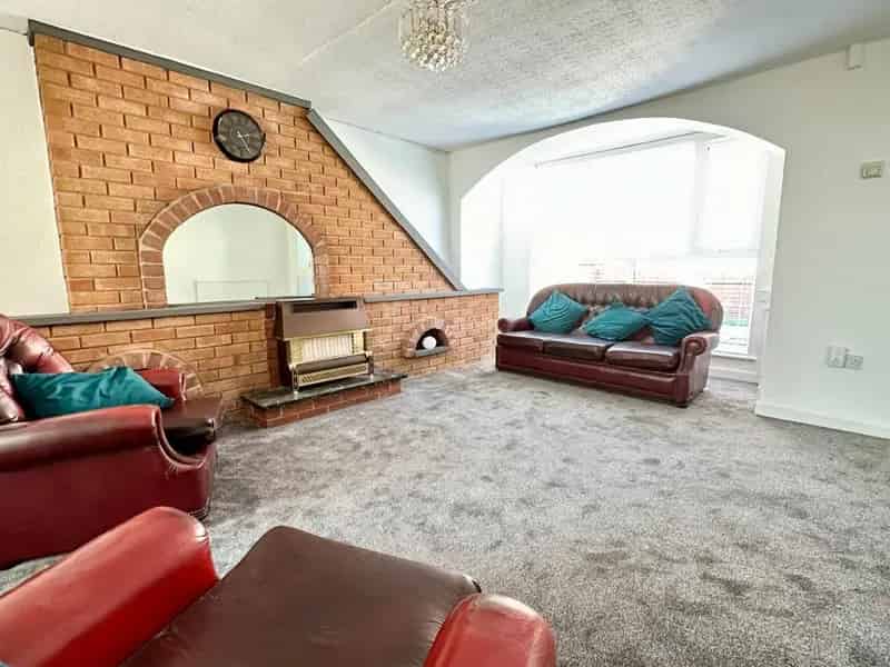2 bedroom Bungalow
 For Sale 
Total Size: 829 SQ FT