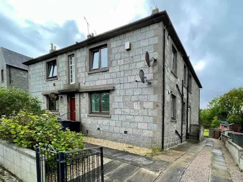 2 Bedroom Flat for Sale in Scotland