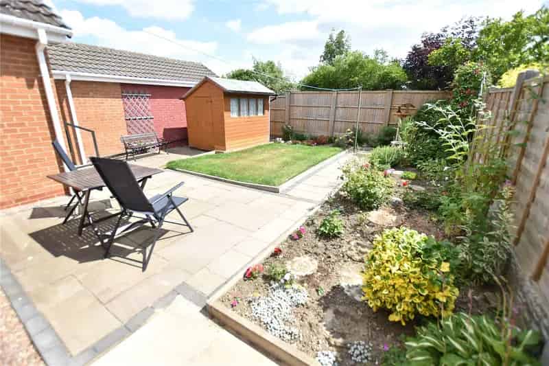 Extended 3 Bed Detached Bungalow with Garage