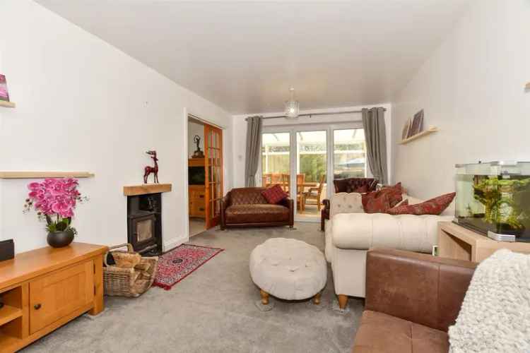 4 Bedroom Detached House For Sale Near Town Centre