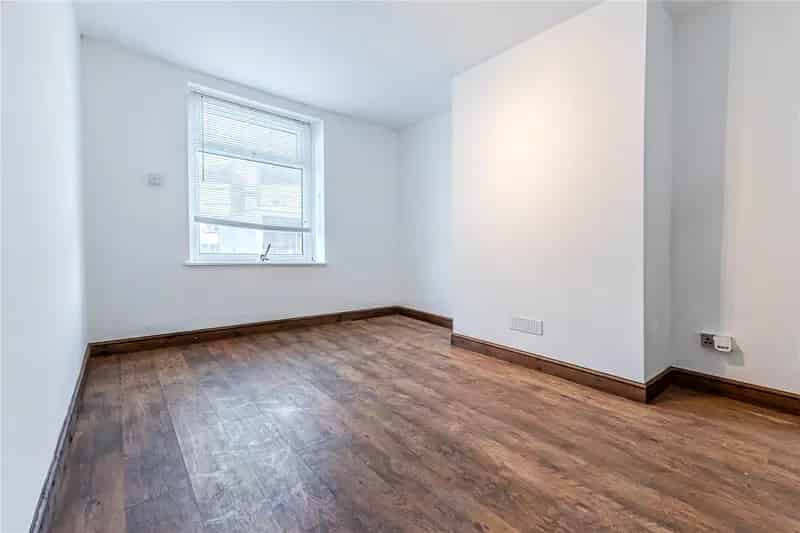 House For Sale , 9, Victoria Road, Leeds, England