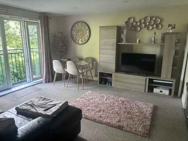 Flat For Rent in Crawley, England