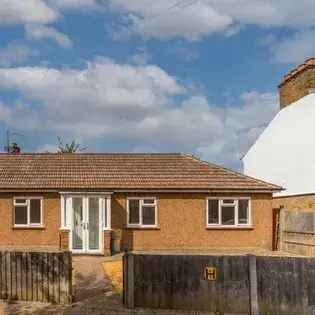 2 Bedroom House 81 m² London