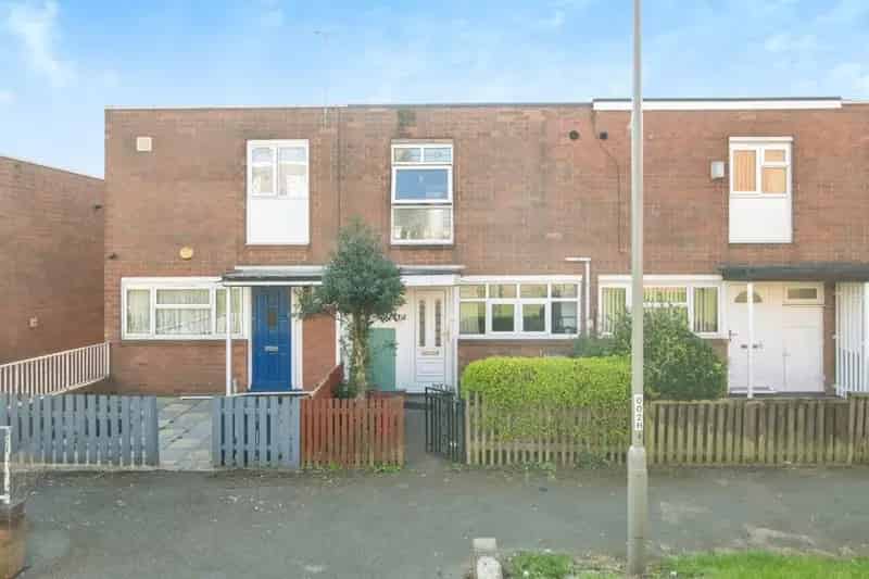 Three Bedroom House Near Smethwick Train Station