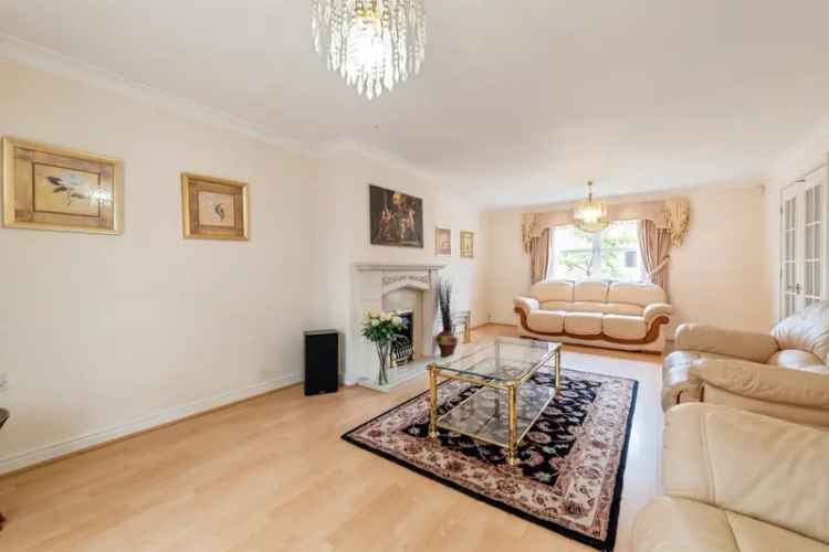Five Bedroom Detached Family Home Fernwood