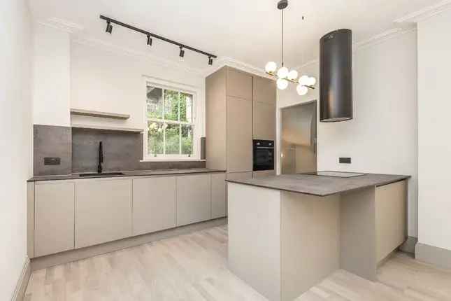 Semi Detached House for Rent in London