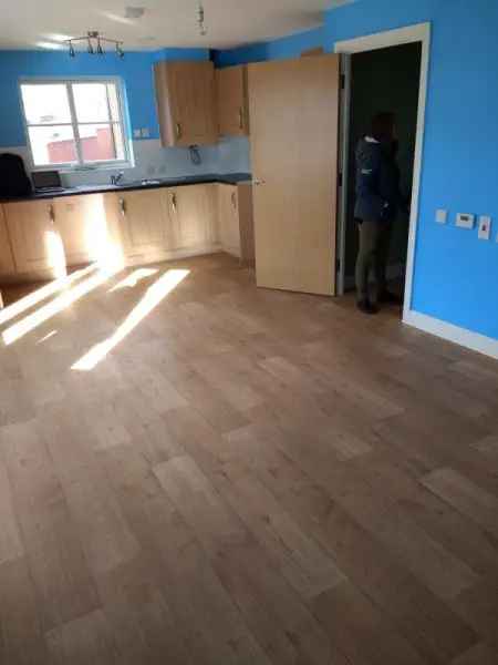 Modern Taunton Flat Near Asda Lidl Wet Room OpenPlan