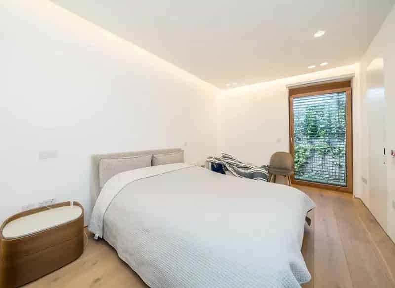 Exceptional Eco-Friendly 4-Bed Home with Private Garden and Roof Terrace