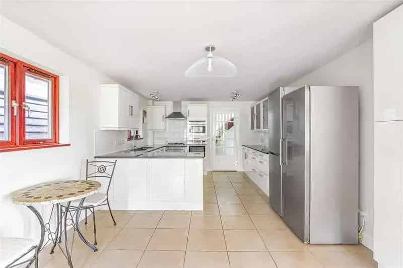 4 Bed Detached House for Sale in Caterham