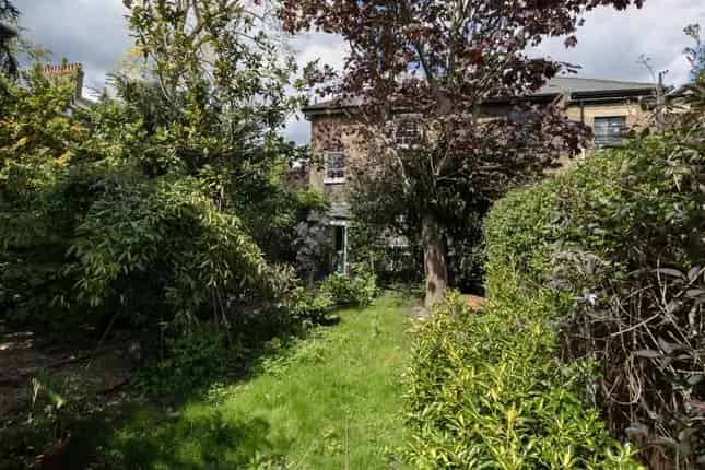 Victorian House Peckham SE15  Grade II Listed Garage OSP