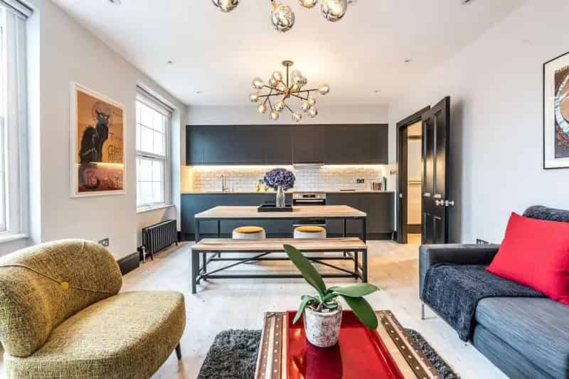 2 Bedroom Flat for Sale in Victorian Conversion