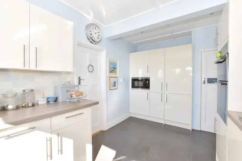 4 Bedroom Detached House with Sea Views and Studio
