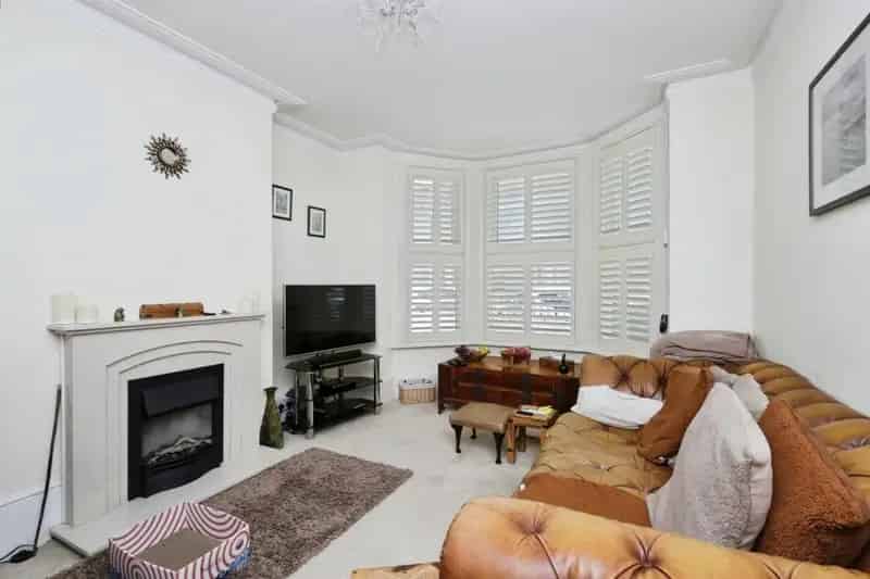 3 Bedroom End Terrace House Near Eastbourne Seafront