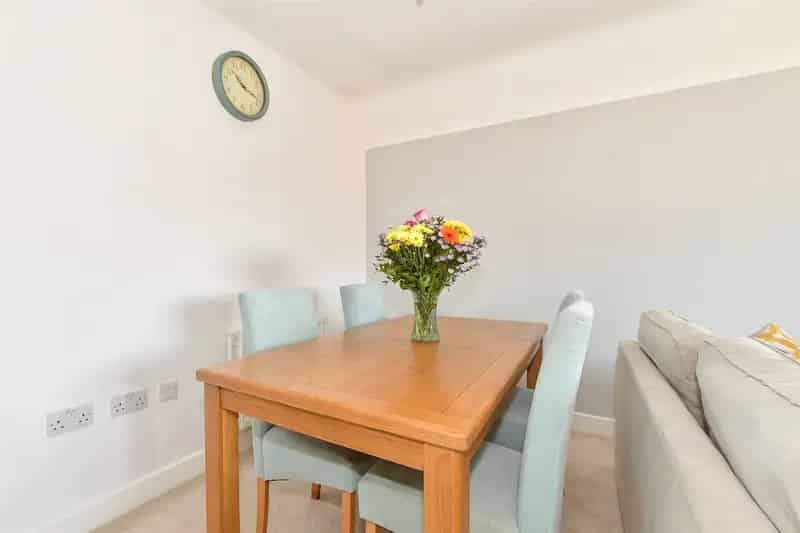 2 Bedroom Flat for Sale Top Floor Modern Flat Allocated Parking