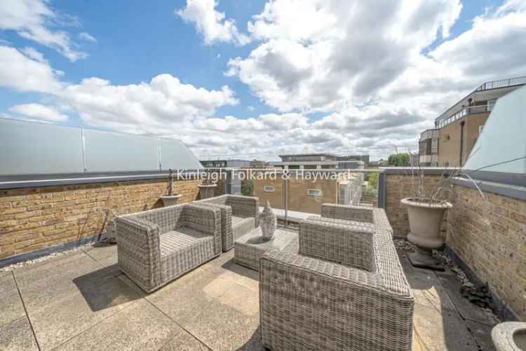 Luxury 4-Bed Modern Townhouse with Roof Terrace and Garage