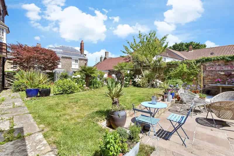 2 Bedroom Character Georgian House For Sale