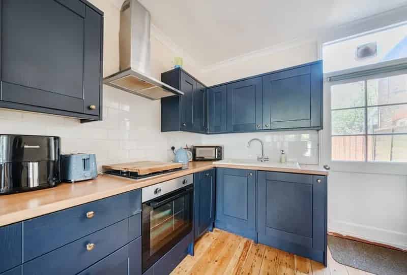 1 Bedroom Flat for Sale in Balham Near Tooting Bec Common