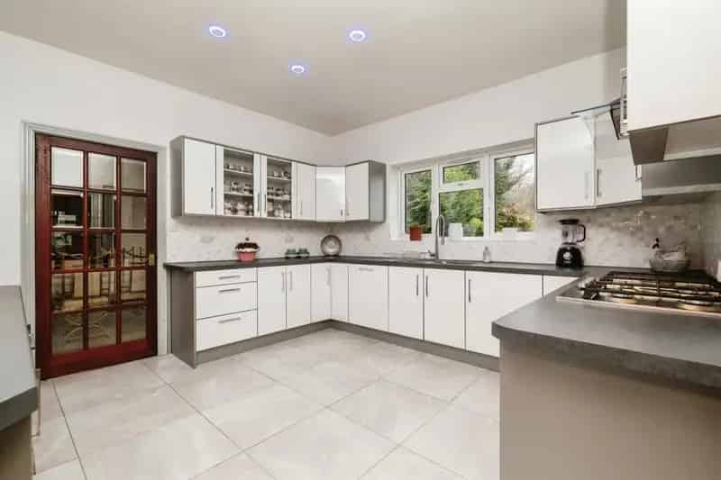 9 Bedroom Detached House For Sale