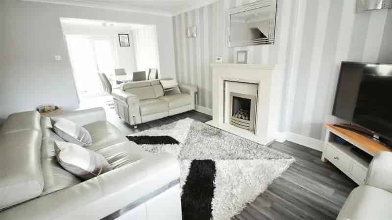 4 Bedroom Detached House to Rent
