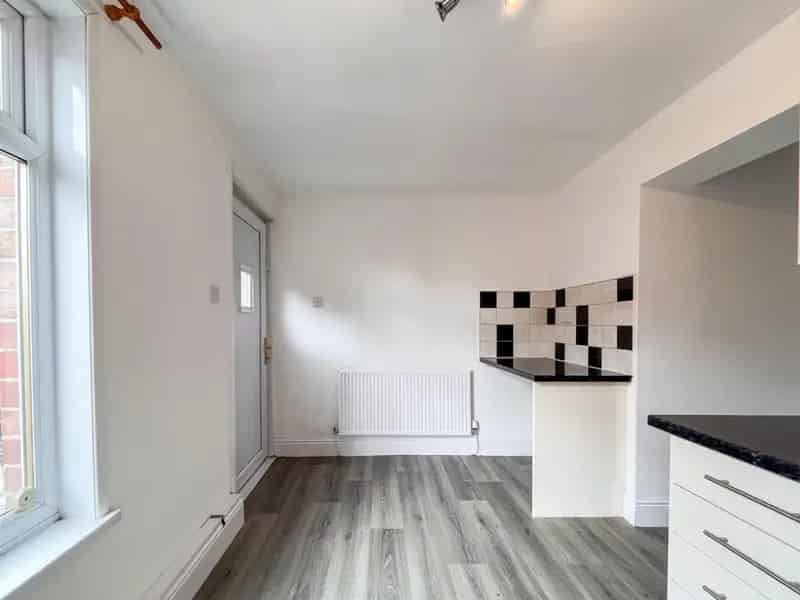2 Bedroom House To Let Heckmondwike