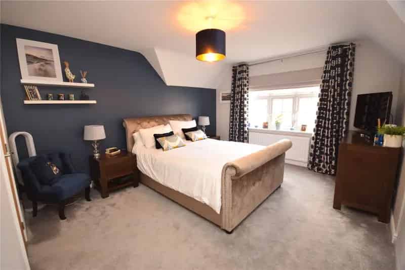 Four Bedroom Detached Family Home Wrenthorpe