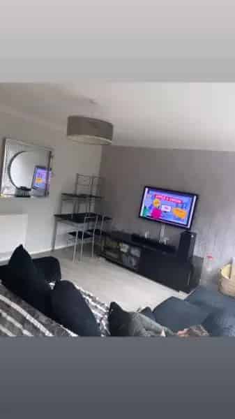 2 Bedroom Maisonette Camberley With Garden Parking And Shed